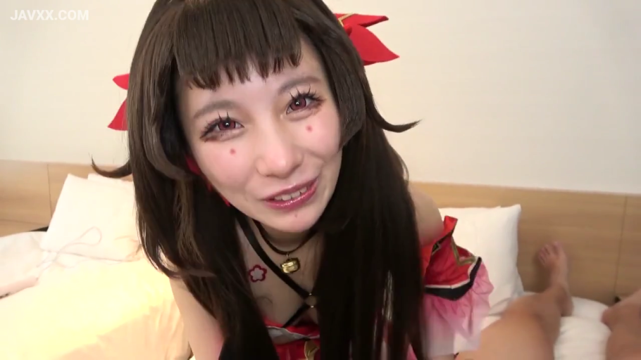 脸部特写 · 酒店床 · 挑逗 · 铃铛项圈 · 红色系cos服
