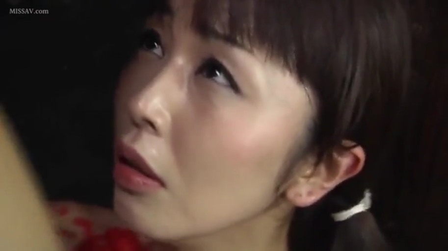 室内 · 顺从 · 眼神特写 · 口交