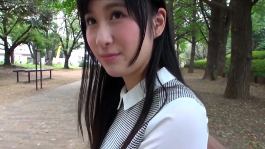 温柔 · 顔のクローズアップ · 步道 · 翻领上衣