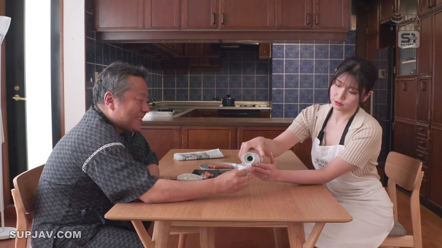 坐姿 · 愉悦 · 中景 · 剧情 · 餐厅 · 围裙 · 酒具 · 倒酒