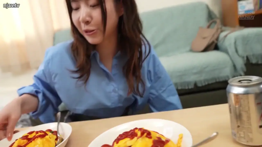 交谈中 · 餐厅 · 蓝色衬衫 · 食物 · 人物面部特写