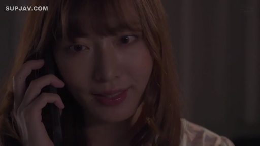 室内 · 脸部特写 · 淡色印花上衣