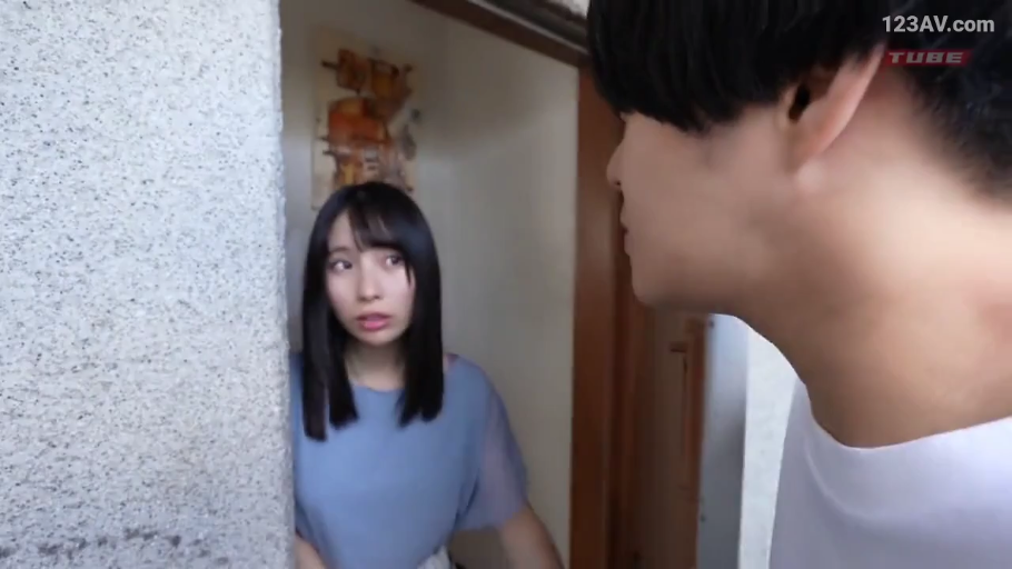 面部 · 站立 · 剧情 · 对视 · 玄关 · 蓝色上衣 · 惊诧