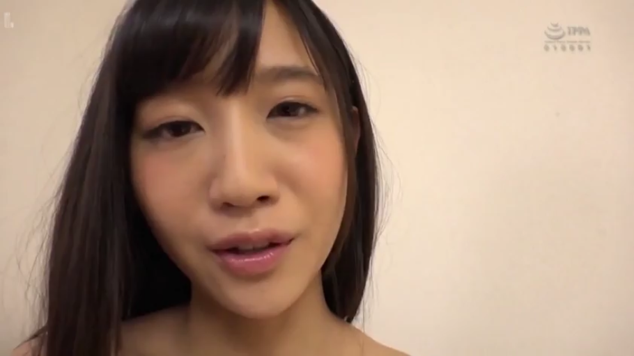 室内 · 面部特写 · 神情迷离 · 疑似未穿内衣