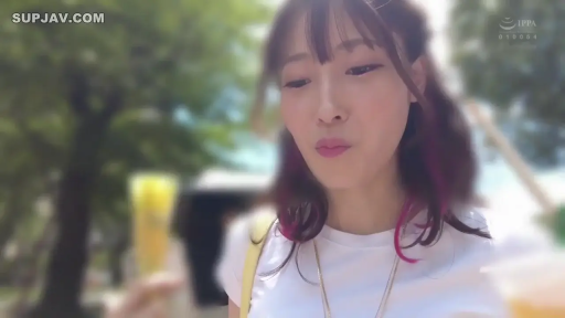 嘴唇微张 · 顔部のクローズアップ · 公園 · 白いTシャツ · アイスキャンディ · 阳光充足