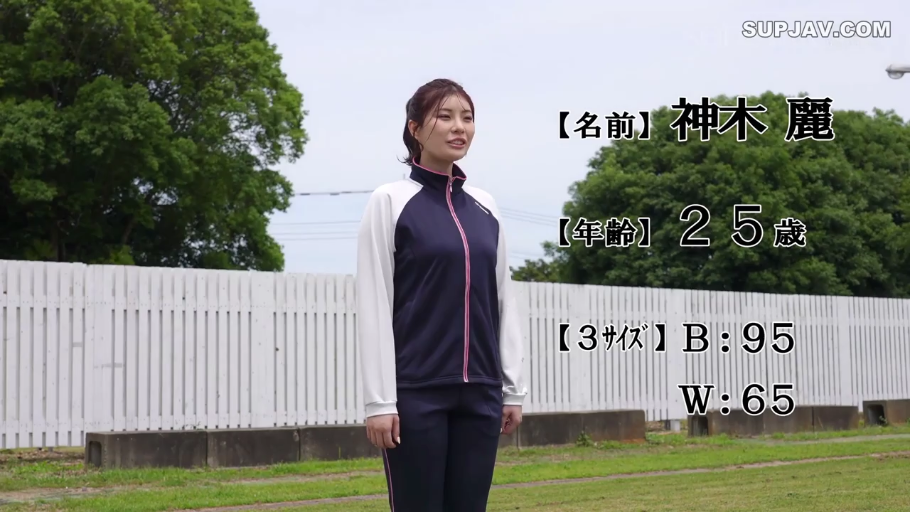 巨乳 · 中景 · 站姿 · 自然 · 户外 · 运动服 · 自我介绍