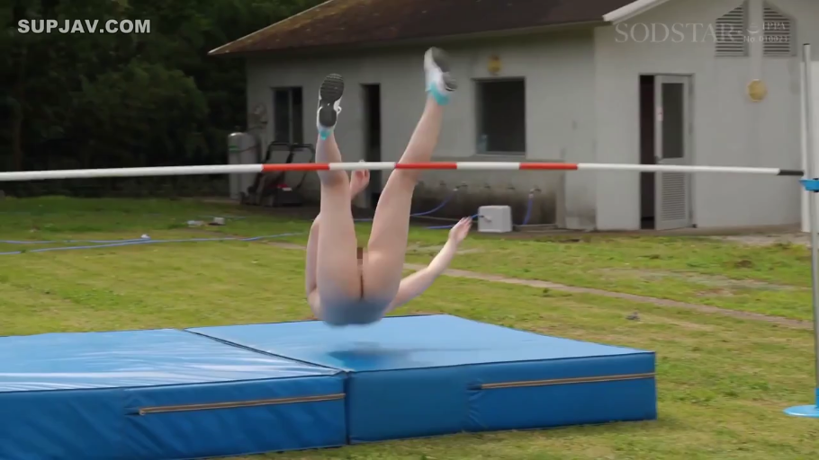 全身 · 全裸 · 户外 · 动态 · 倒立 · 跳高 · 跳高架