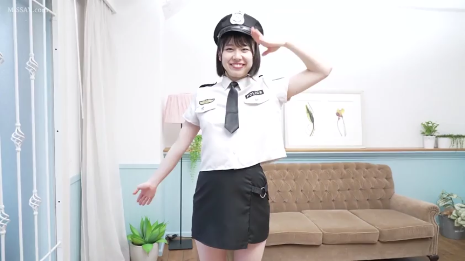 室内 · 全身 · 警察制服