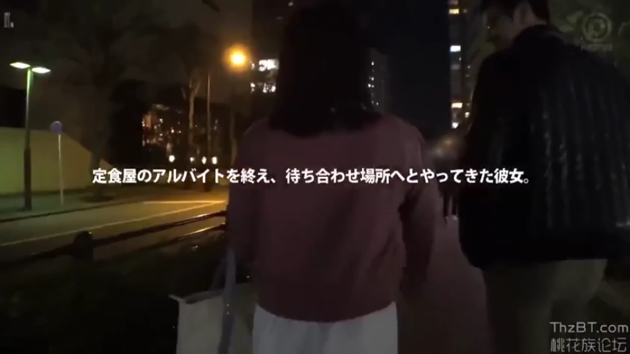手提包 · 户外街道 · 男子深色夹克