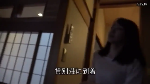 环顾四周 · 日式别墅 · 浅色上衣 · 日文字幕 · 人物半身特写