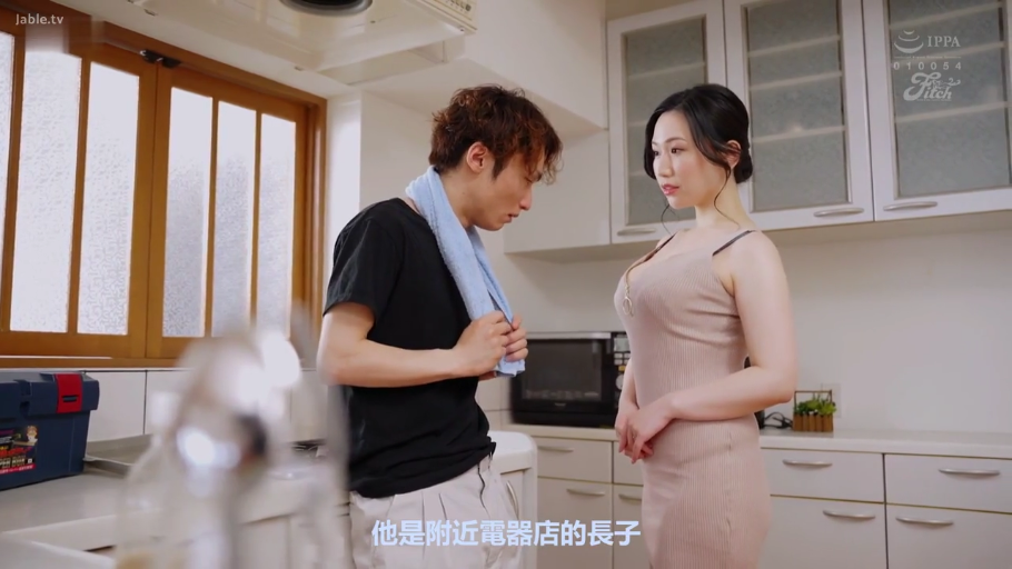 专注 · 浅色休闲裤 · 毛巾 · 家庭厨房