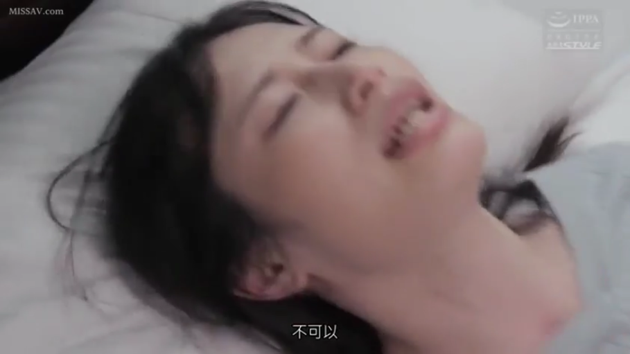 脸部特写 · 卧室 · 枕头 · 仰卧 · 中文字幕 · 呻吟 · 休闲服 · 表情痛苦