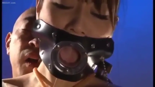 口球特写 · 顺从 · 裸体 · 摄影棚 · 皮质口球 · 调教器材 · 性调教