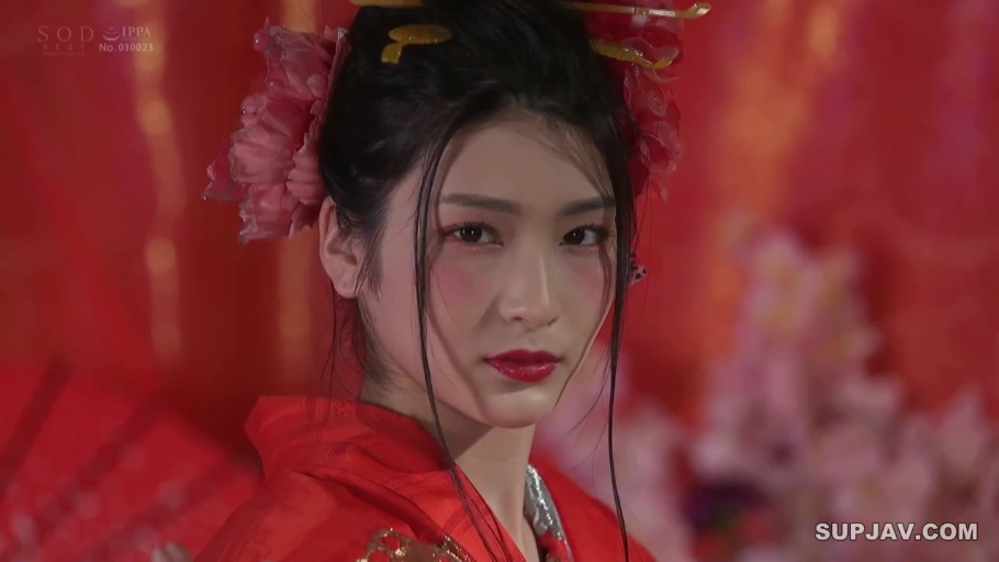 五官特写 · 摄影棚 · 直视 · 花魁服饰 · 花魁发饰 · 浓妆艳抹