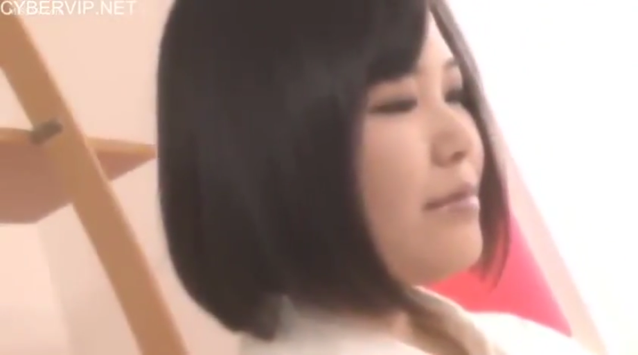 室内 · 微微张嘴 · 面部特写 · 白色衣物
