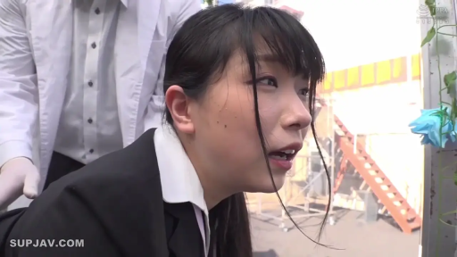 脸部特写 · 弯腰 · 职业装 · OL · 户外 · 互动 · 惊讶 · 手套