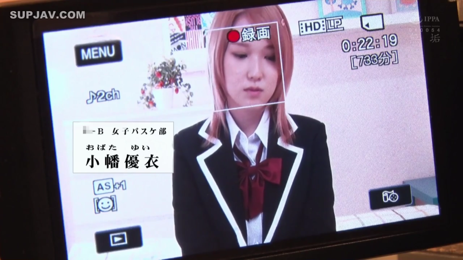 室内 · 平静 · 脸部特写 · 学生西装制服 · 摄像机 · 录像机界面