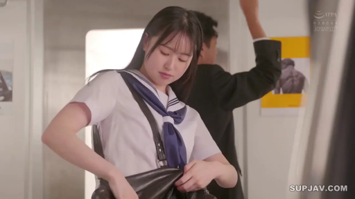 专注 · 中景 · 站姿 · 水手服 · 电车 · 日本AV · 学生包 · 翻找