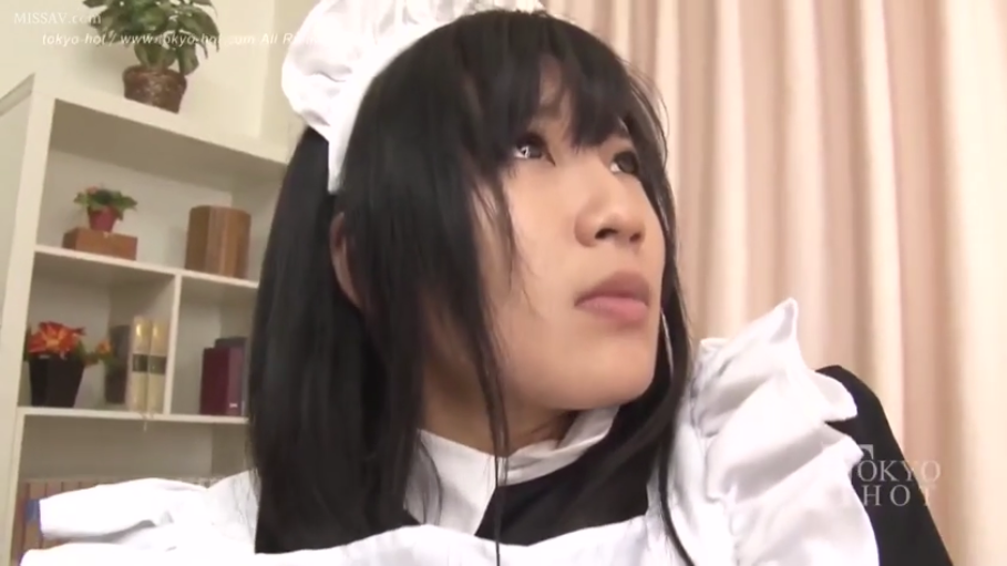 卧室 · 面部特写 · 疑惑 · 女仆头饰 · 黑白女仆装