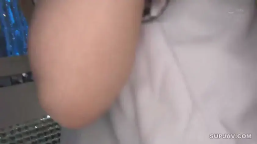 室内 · 白色上衣