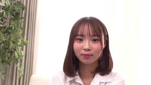 室内 · 微笑 · 白色衬衫 · 面部特写