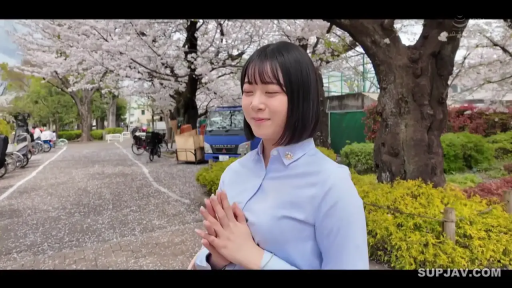 平和 · 樱花树下 · 浅蓝色衬衫 · 樱花季 · 脸部中景特写