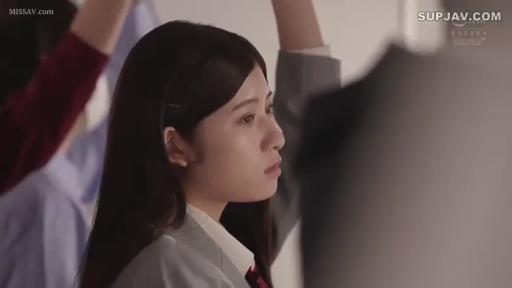 站立 · 制服 · 乘车 · 高清 · 侧脸 · 电车 · 无表情 · 吊环