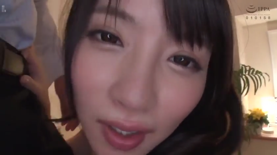 Bedroom · Seduction · 双眼特写 · 口交 · 未穿上衣或仅露肩膀 · 西装裤
