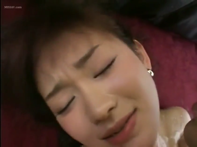 痛苦又愉悦 · 裸体 · 床上 · 脸部表情特写 · 汗水湿透皮肤 · 性高潮