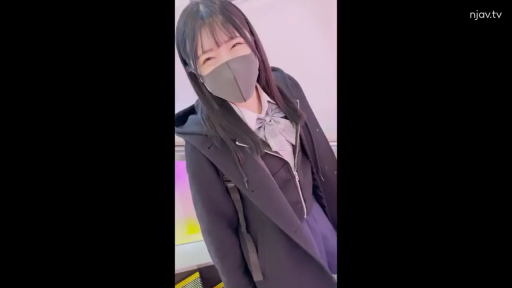 室内 · 注视 · JK制服 · 口罩 · 眯眼笑 · 半身照 · 黑发 · 微侧身