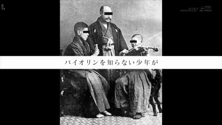 室内 · 和服 · 传统和服 · 人物上半身特写 · 画面中间有日文字幕 · 眼睛被黑色条块遮挡