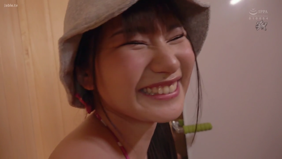 室内 · 脸部特写 · 渔夫帽