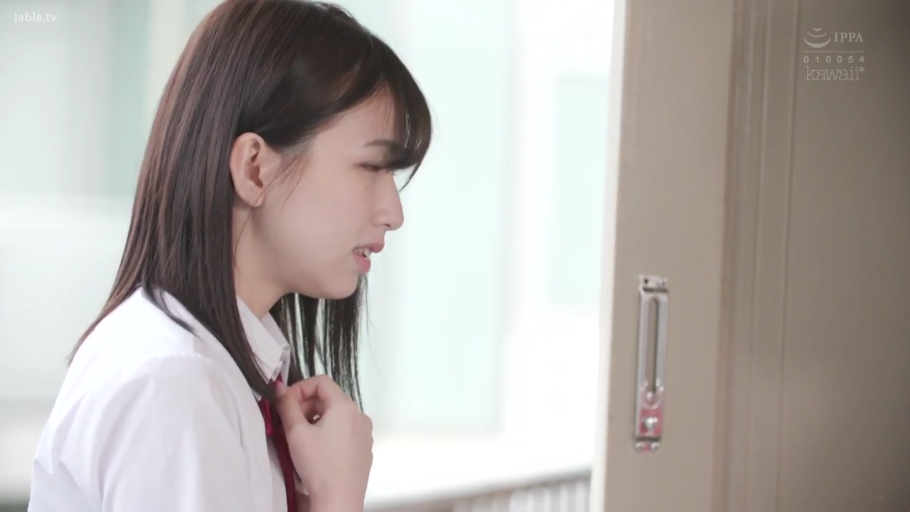 室内 · 站立 · 制服 · 长发 · ドア · 侧脸 · 整理衣领 · ためらい