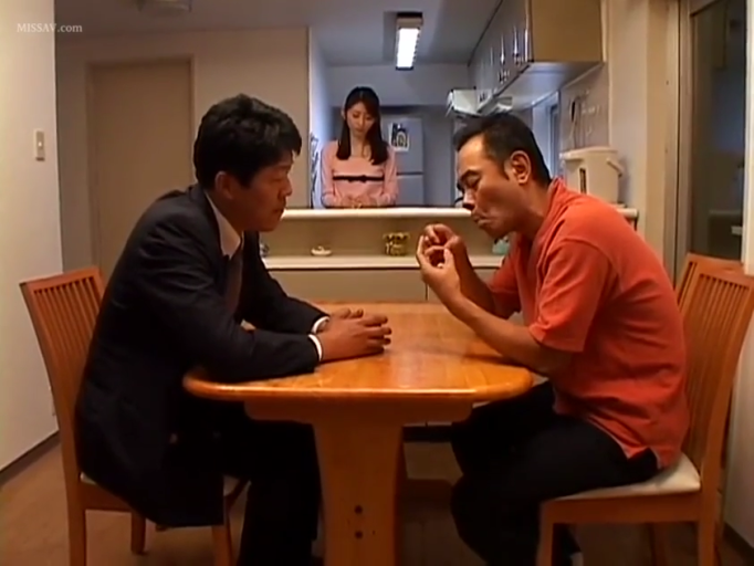 专注 · 厨房 · 粉色长袖上衣