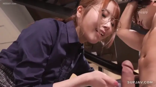 迷离 · 办公室 · 女性面部特写 · 深蓝色衬衫 · 口交
