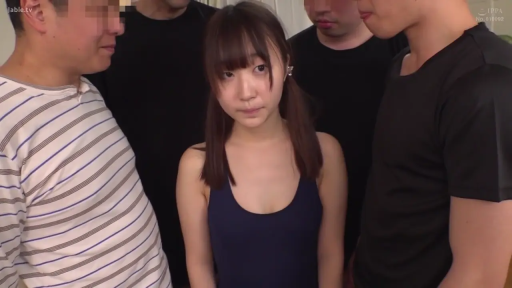 室内 · 站立 · 多人 · 深蓝色死库水 · 近景 · 围观 · 局促