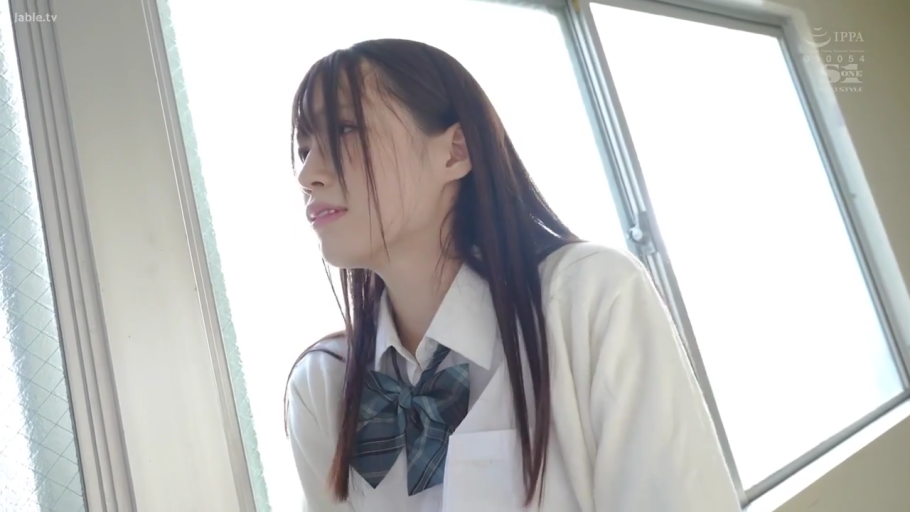 窗边 · 迷茫 · 日本学生制服 · 侧脸