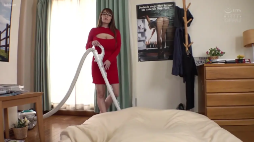 室内 · 全身 · 巨乳 · 站姿 · 无表情 · 吸尘器 · 打扫卫生 · 红色镂空连衣裙
