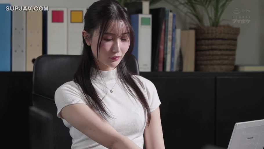 坐姿 · 办公室 · 文件夹 · 上半身 · 沉稳 · 白色紧身短袖毛衣 · 低头办公