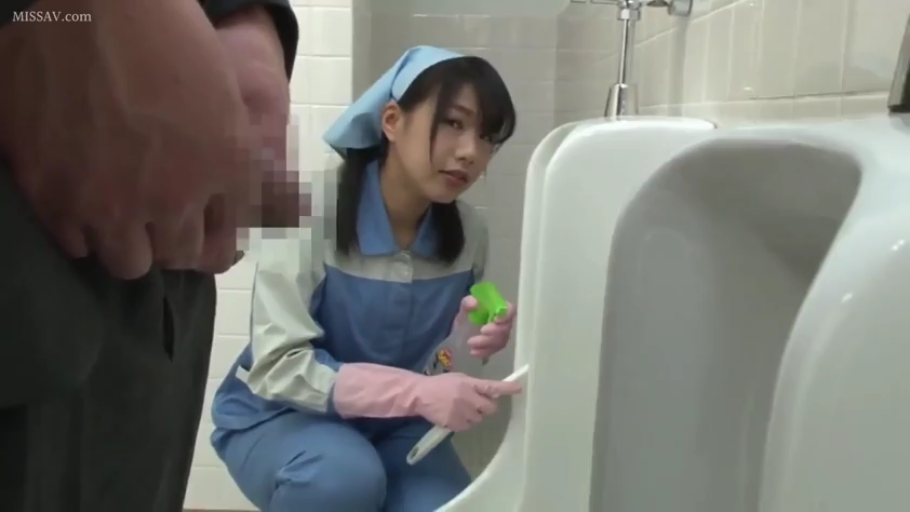 马赛克 · 注视 · 公共厕所 · 粉色橡胶手套 · 清洁喷雾 · 露阴 · 女仆脸部