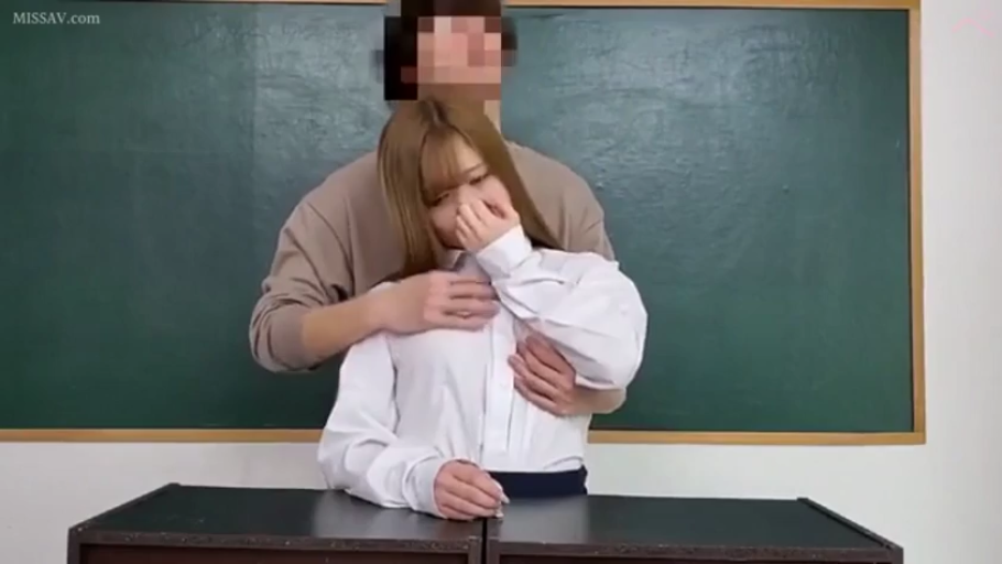 揉乳 · 教室 · 马赛克 · 白衬衫 · 黑板 · 娇羞 · 从后抱住