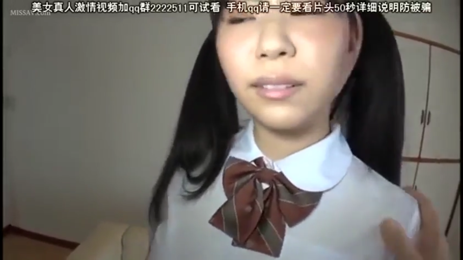 室内 · 脸部特写 · 神情迷离 · 棕色蝴蝶结
