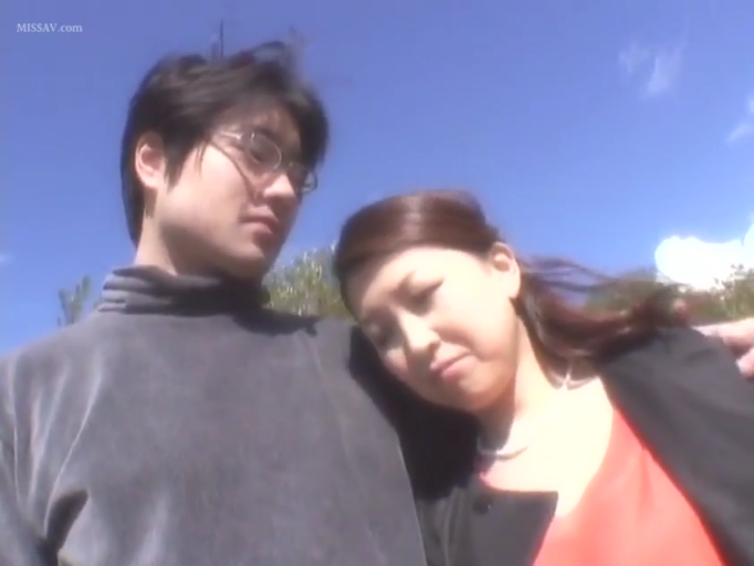 面部特写 · 休闲服饰 · 户外 · 依偎