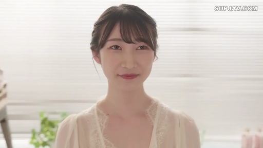 室内 · 温柔 · 面部特写 · 蕾丝边上衣