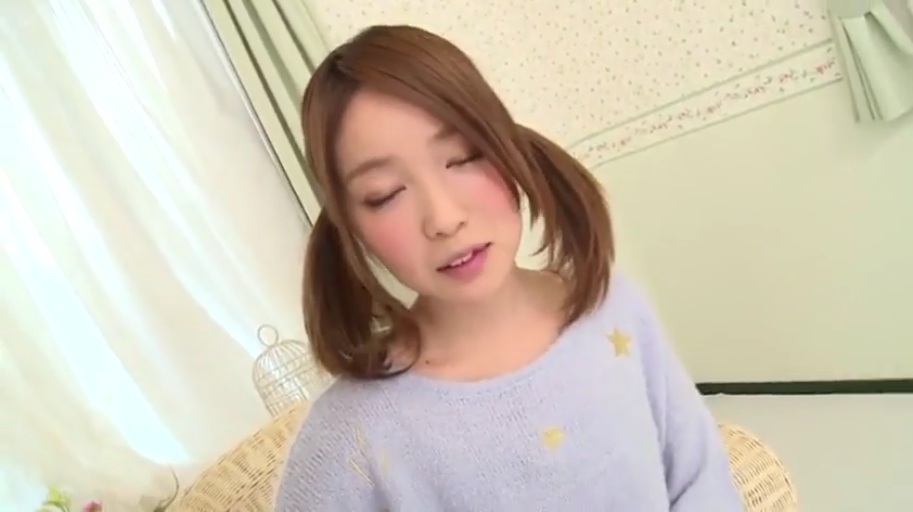 室内 · 坐姿 · 面部 · 迷离 · 凝视 · 双马尾 · 毛衣