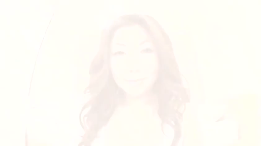 室内 · 脸部特写 · 注视 · 过度曝光
