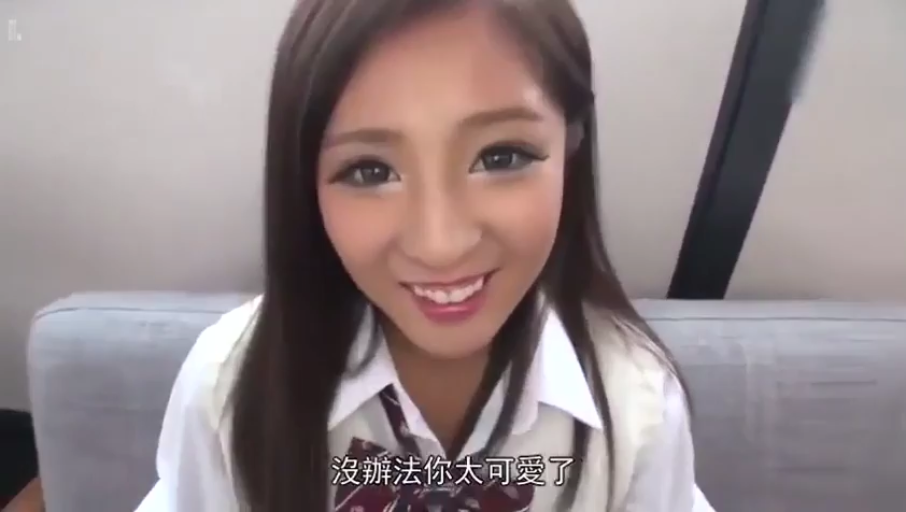 室内 · 面部特写 · JK制服 · 注视镜头 · 亚洲女性 · 甜美微笑 · 正面坐姿