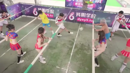 专注 · 站立 · 全景 · 多人互动 · 露脐运动装 · 室内运动场 · 真人桌上足球 · 固定长杆