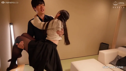 全身 · 沙发 · 白色毛衣 · 房间 · 被抱起 · 公主抱 · 开朗