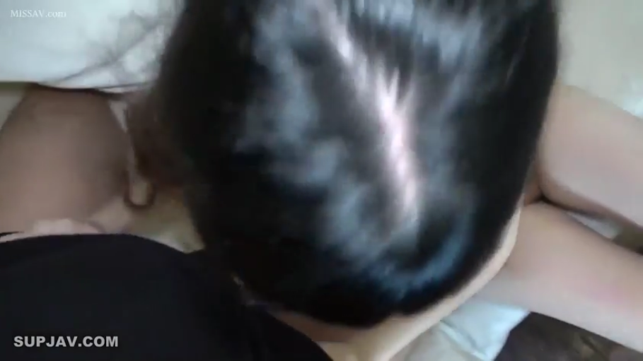 室内 · 黑色上衣